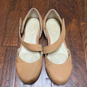 OTBT closed toe flats